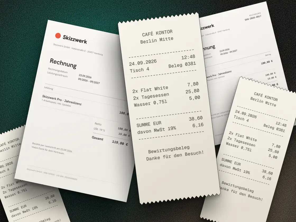 Der Schuhkarton vor Quitto: zwei Rechnungen und drei Kassenbons, wild durcheinander.
